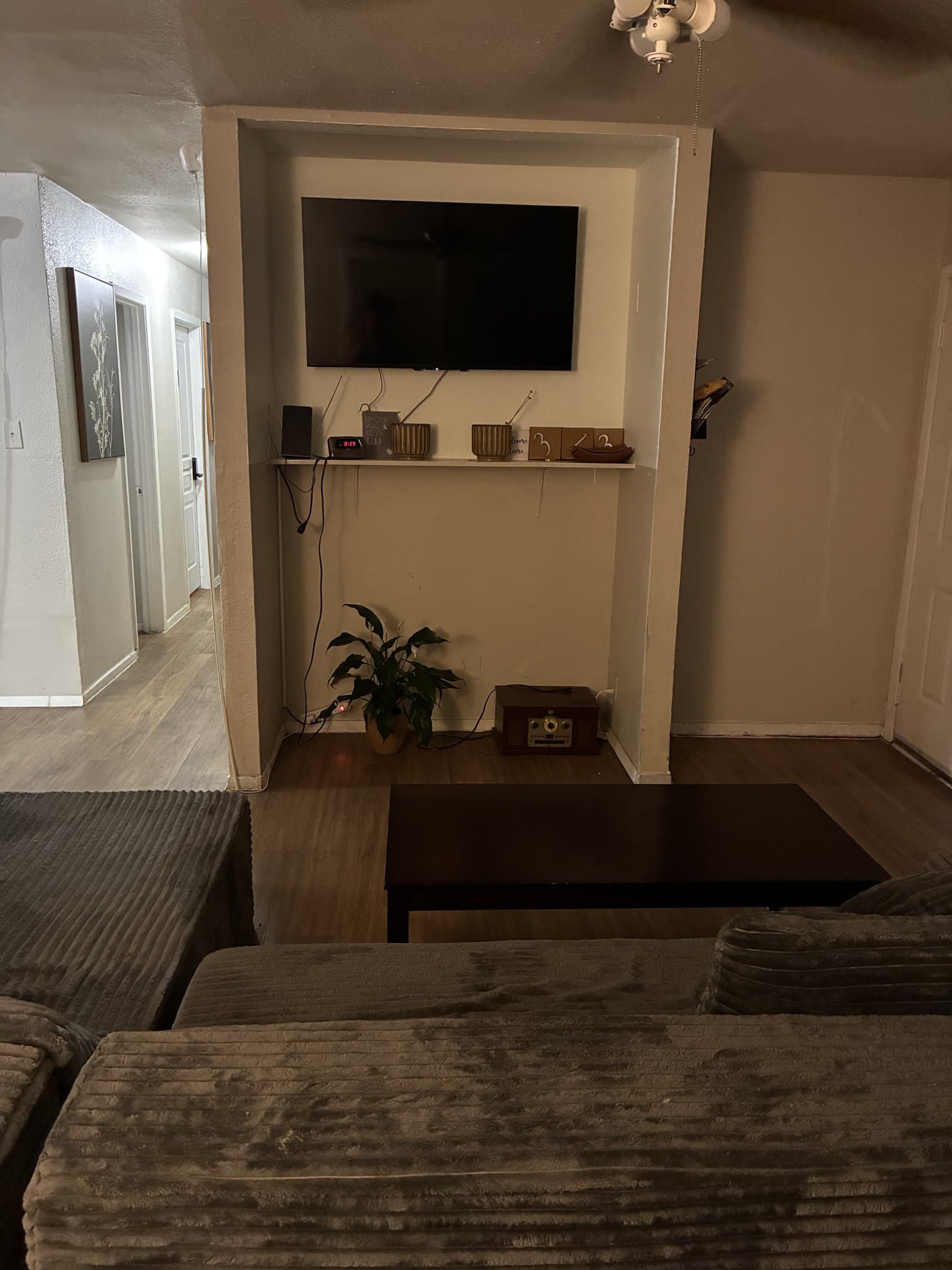 Converse Single Room: 313 Deborah Dr