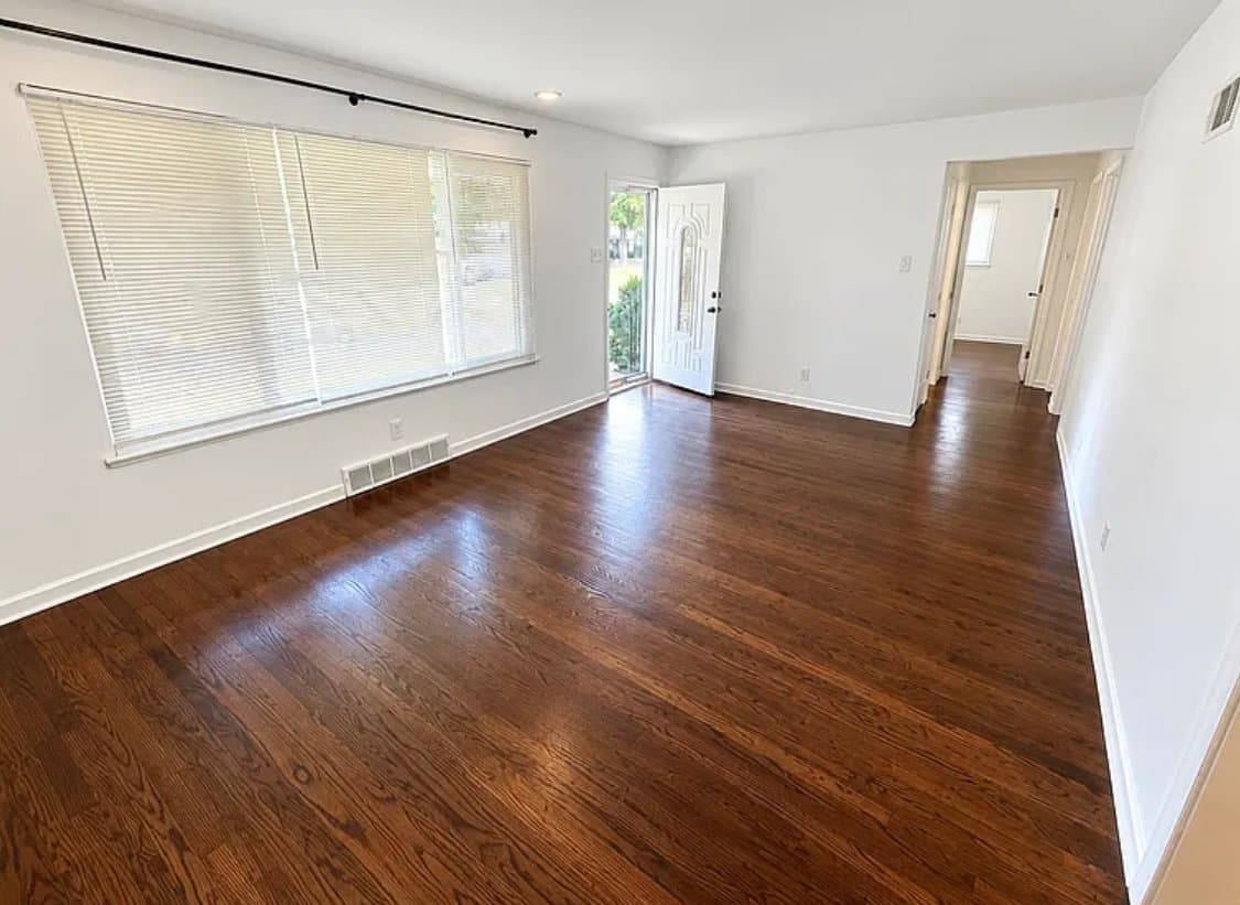 Saint Louis House: 10726 Niblic Dr