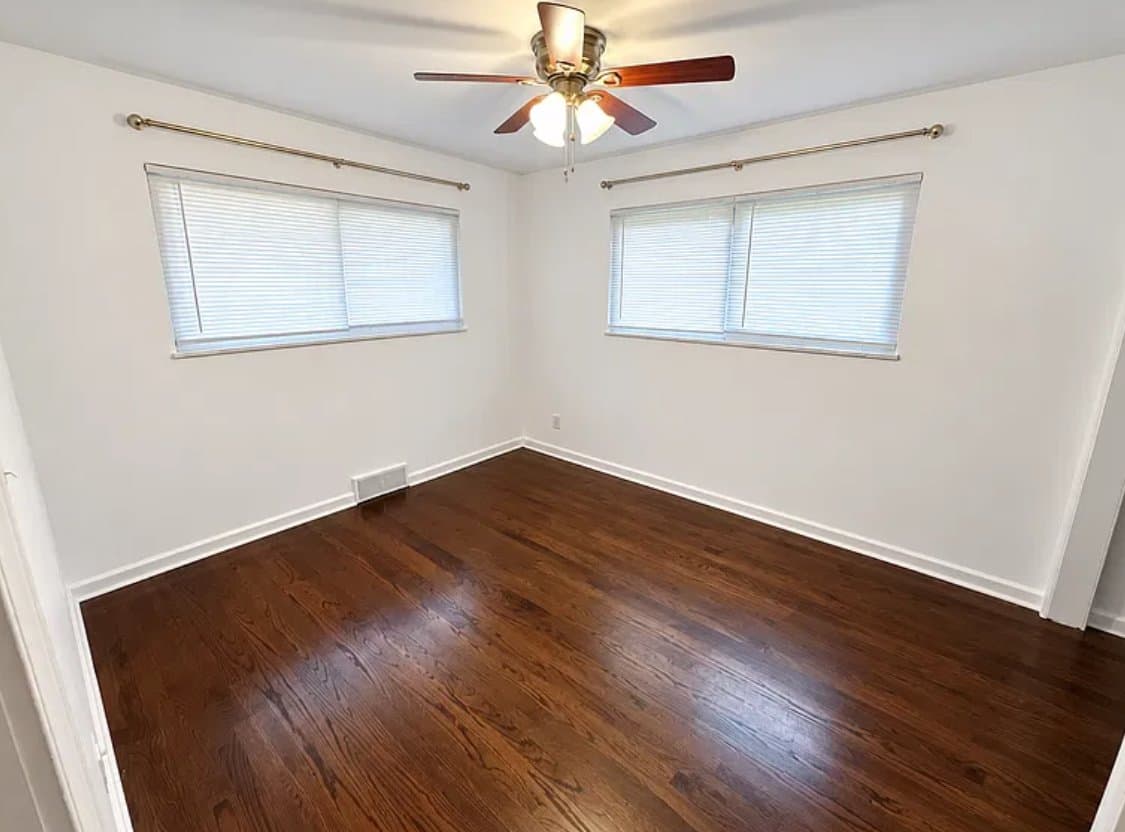Saint Louis House: 10726 Niblic Dr