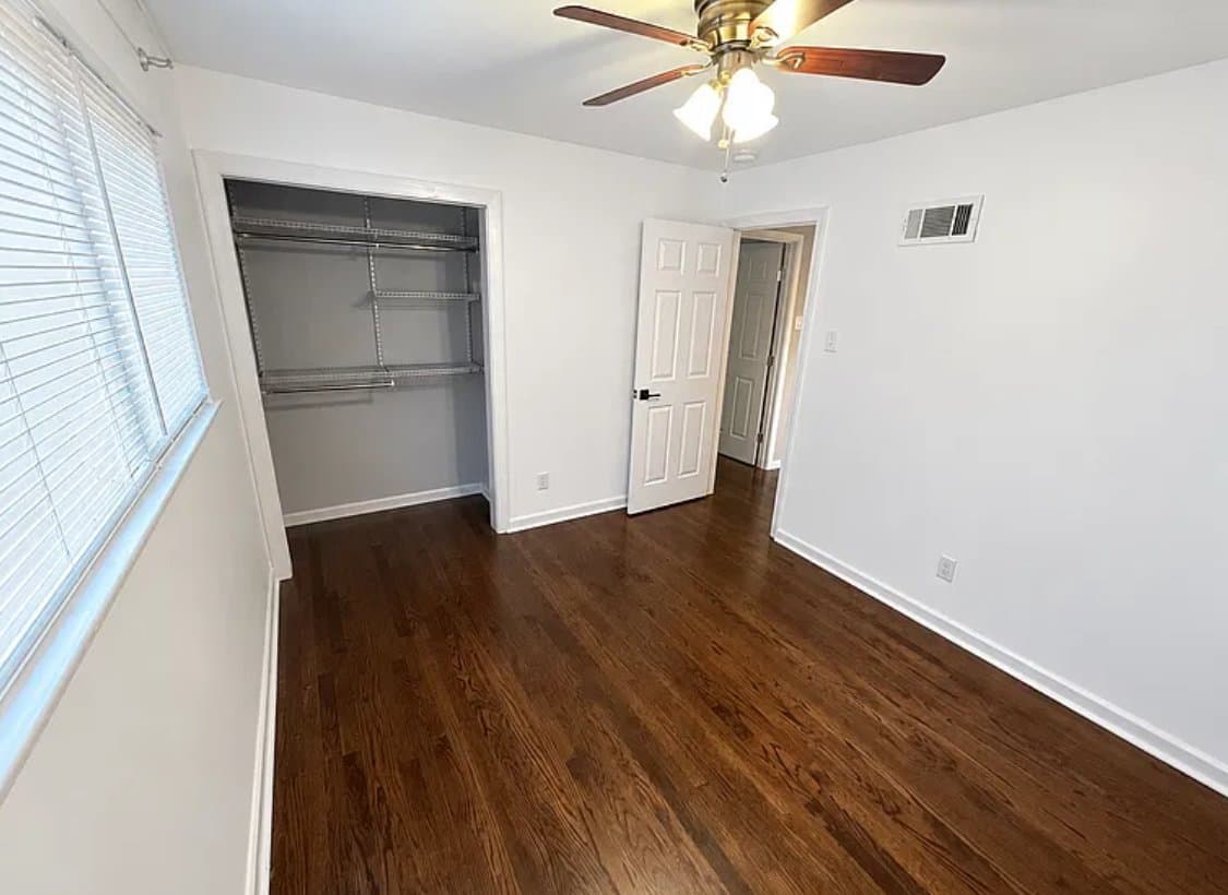 Saint Louis House: 10726 Niblic Dr