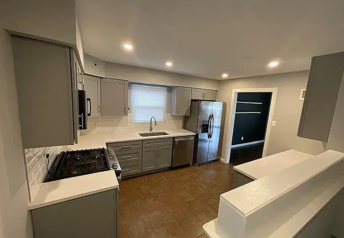 Saint Louis House: 10726 Niblic Dr