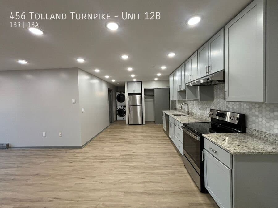 Willington Apartment: 456 Tolland Turnpike