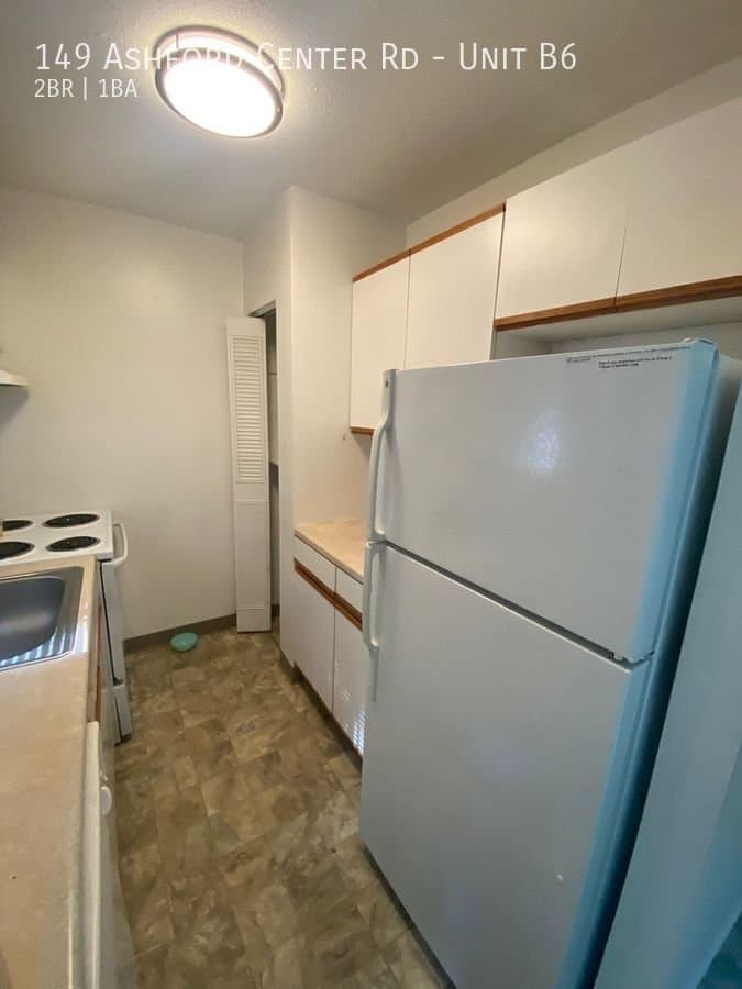 Ashford Apartment: 149 Ashford Center Rd