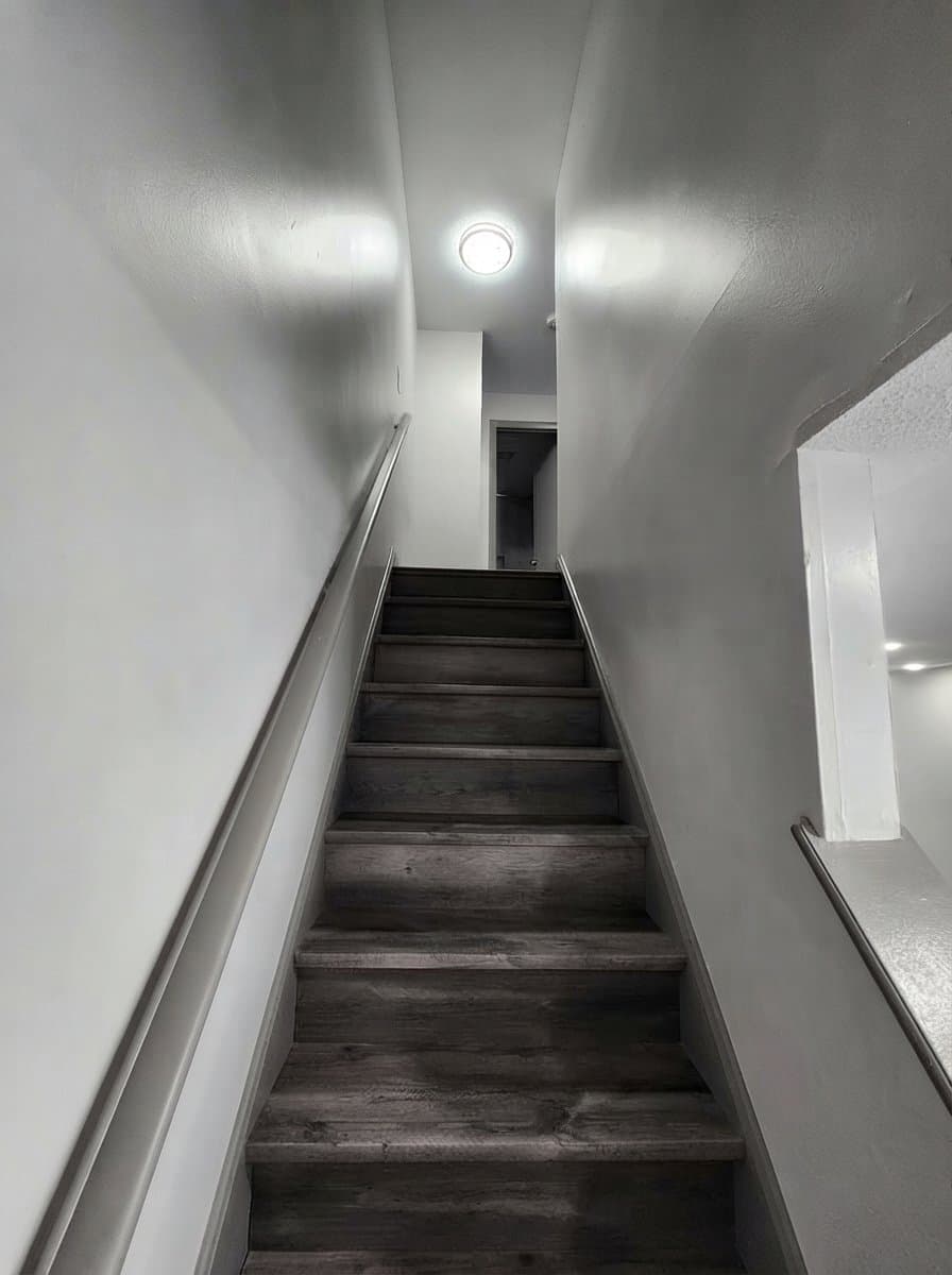 Vernon Apartment: 100 West St.