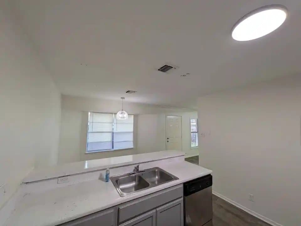 San Antonio House: 1217 Klondike St