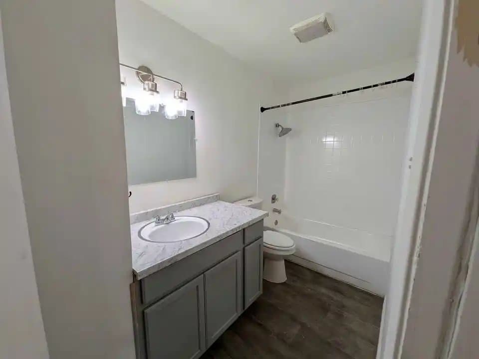 San Antonio House: 1217 Klondike St