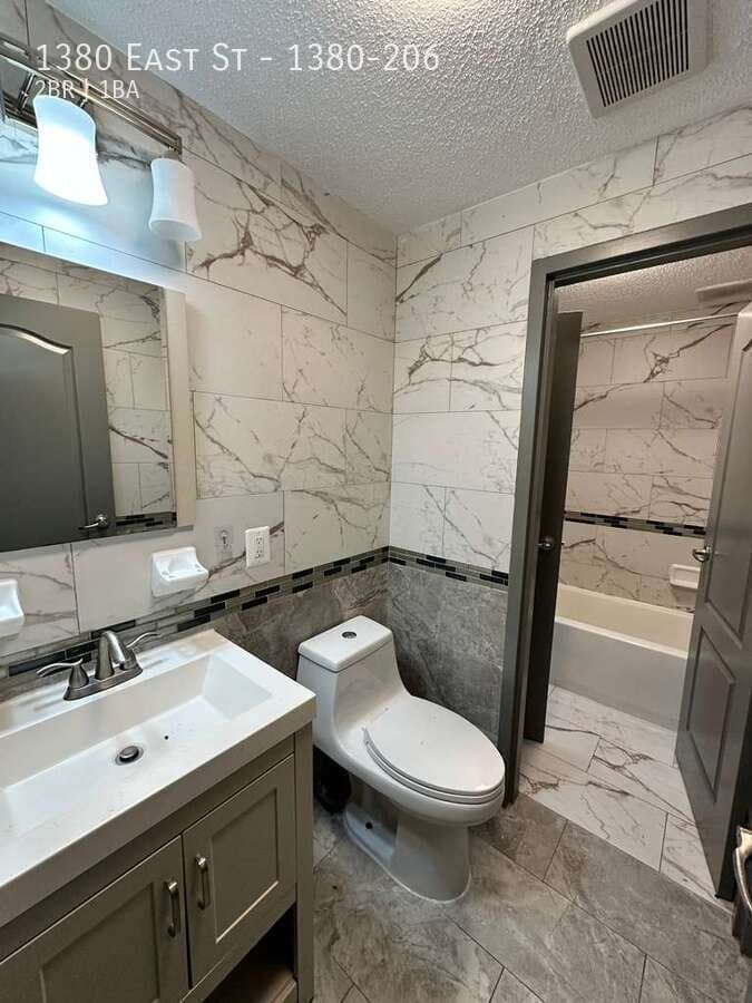 New Britain Apartment: 1380 East St