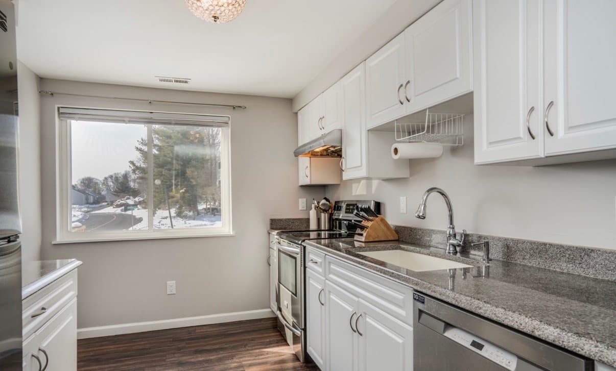 Cromwell Condo: 3 Avon Dale Rd