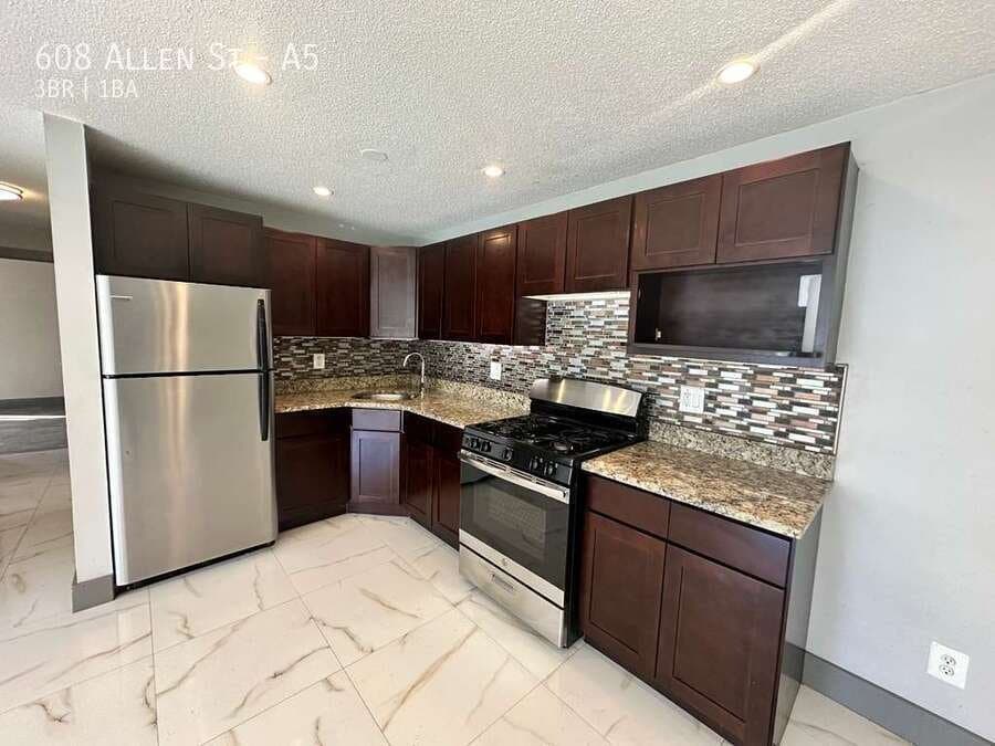 New Britain Apartment: 608 Allen St