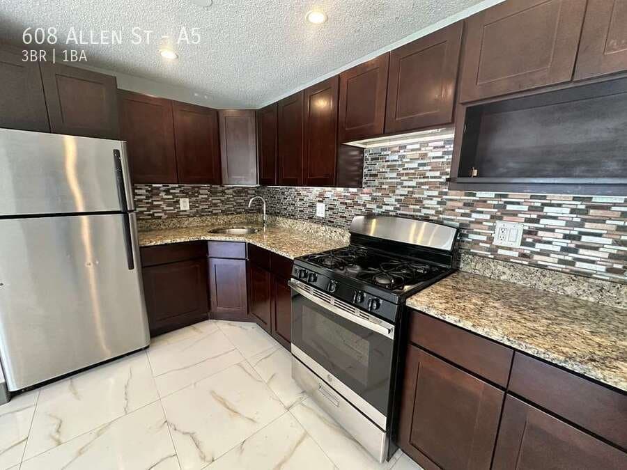 New Britain Apartment: 608 Allen St