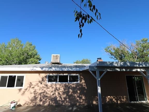 Lancaster House: 44515 Stanridge Ave