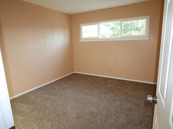 Lancaster House: 44515 Stanridge Ave