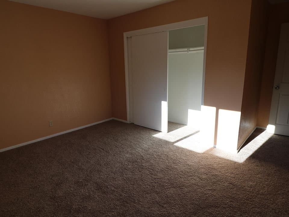Lancaster House: 44515 Stanridge Ave