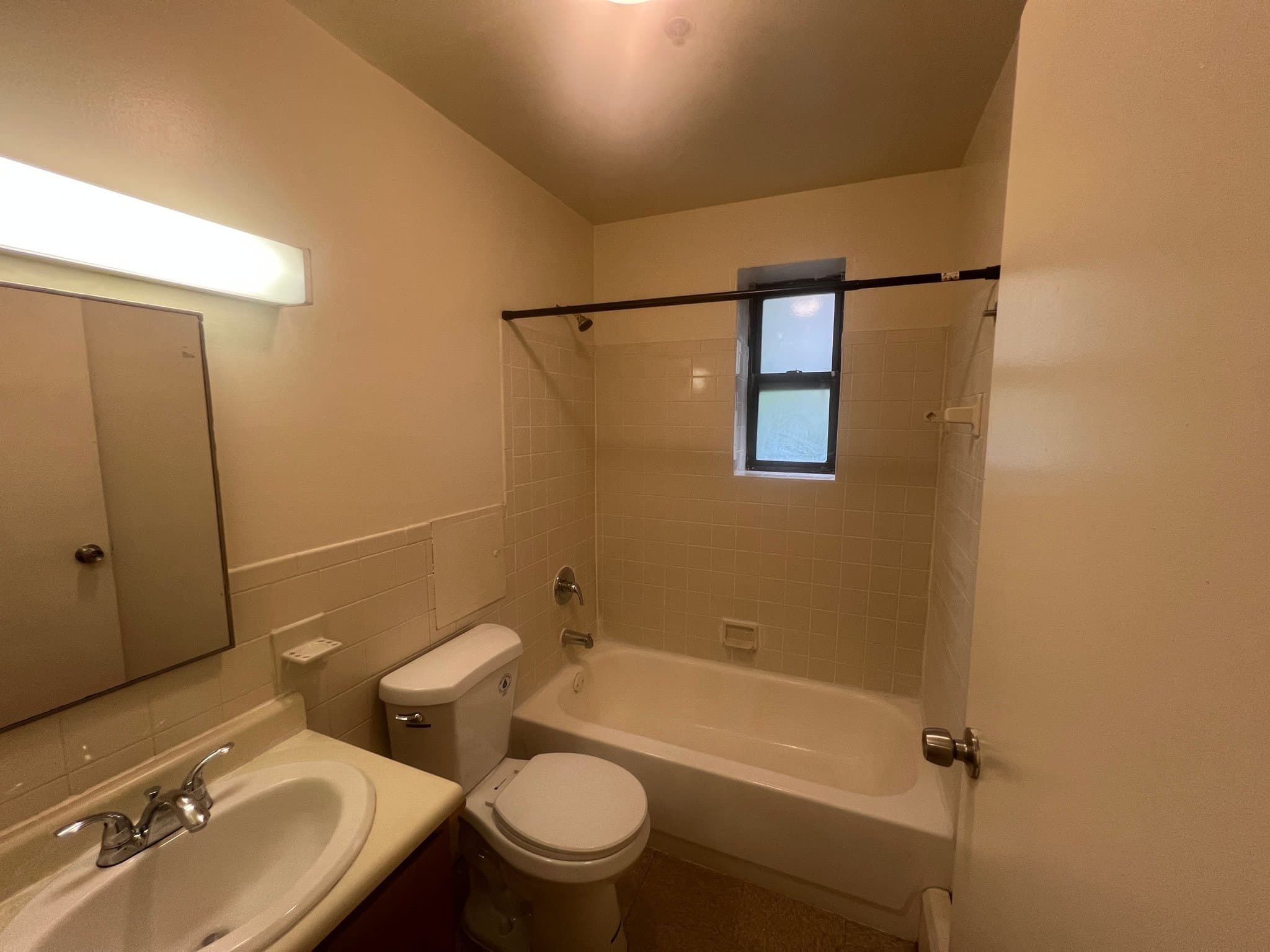 Newark Apartment: 505 Elizabeth Ave