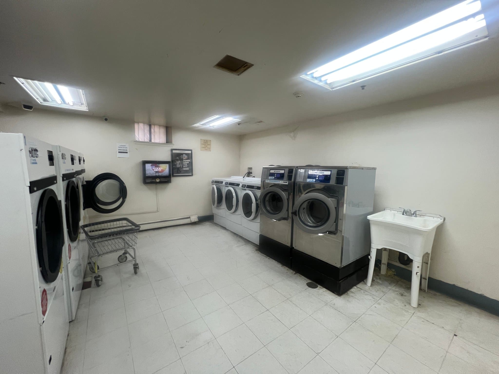 Newark Apartment: 505 Elizabeth Ave