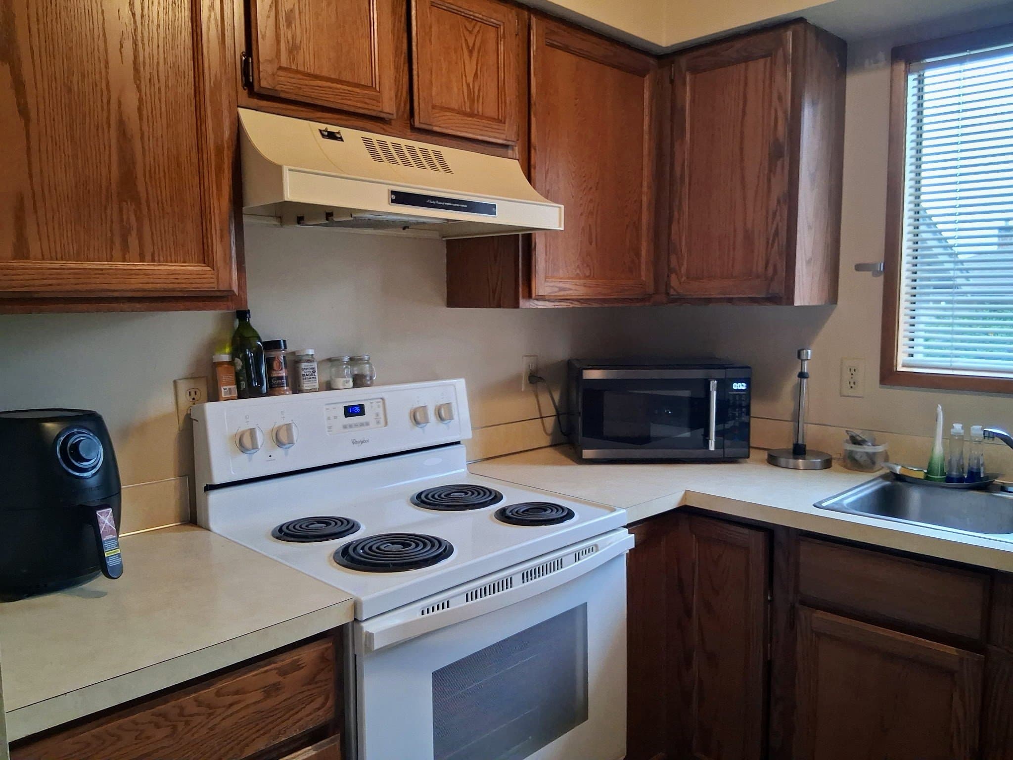 Lynden House: 101. S. 9th St.