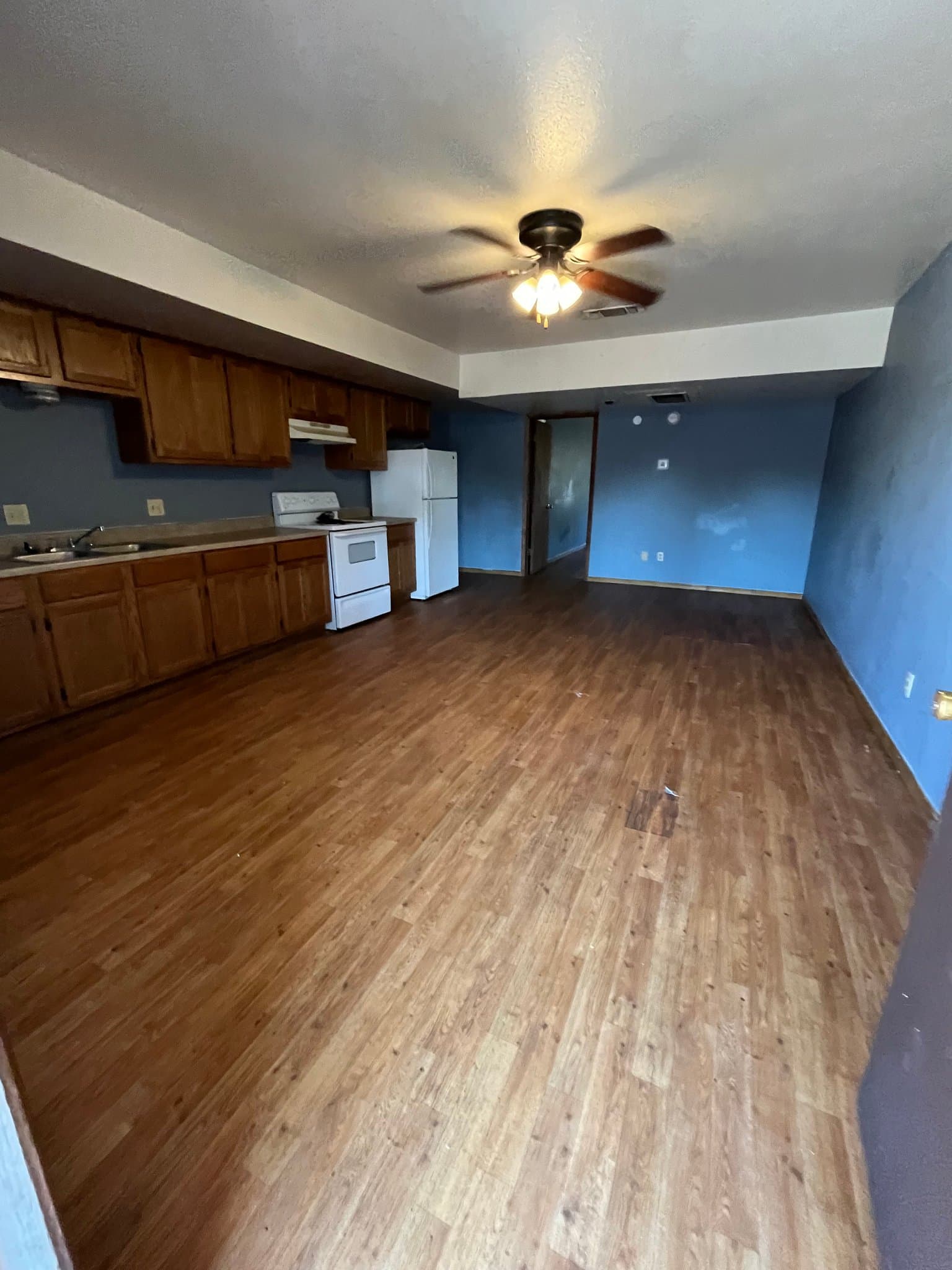 Paris Apartment: 750 bonham st