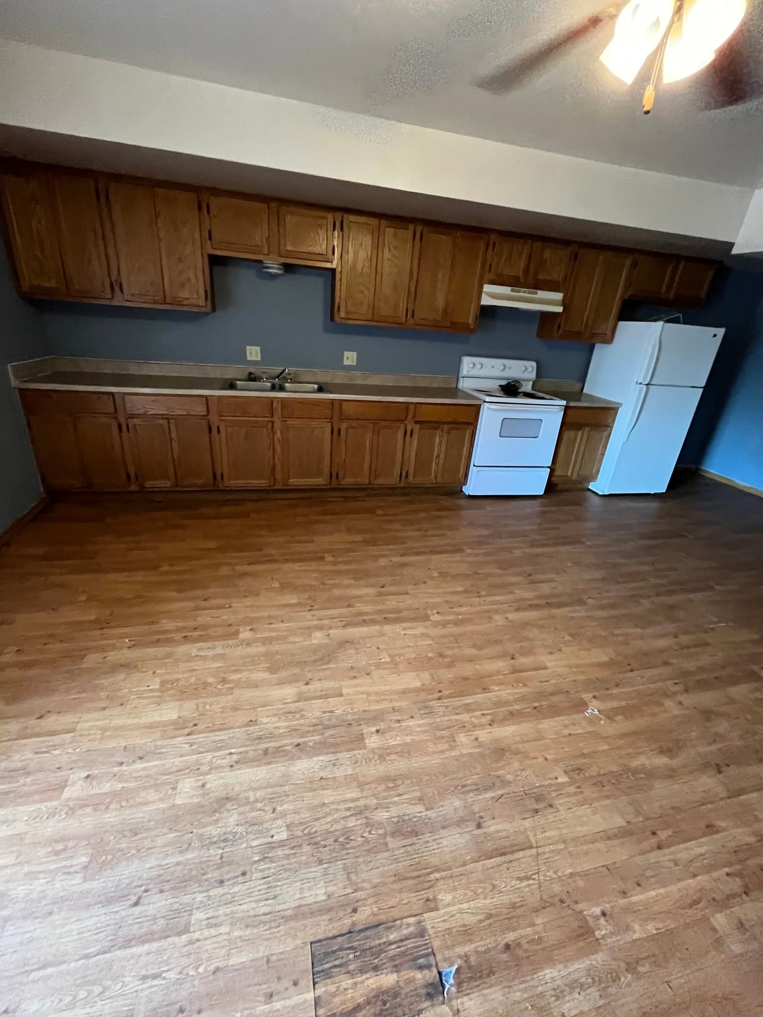 Paris Apartment: 750 bonham st