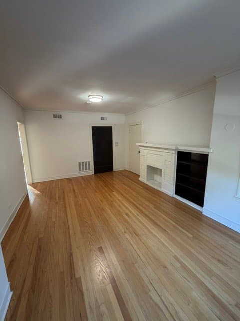 Chicago Apartment: 7250 Hamilton