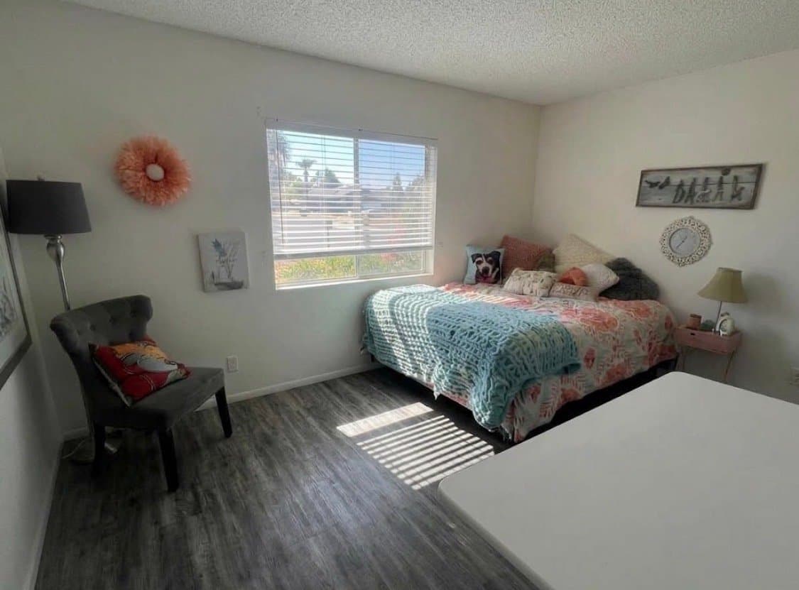 Phoenix Single Room: 4136 E Blanche Dr