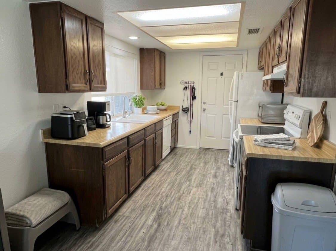 Phoenix Single Room: 4136 E Blanche Dr
