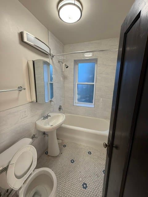 Chicago Apartment: 7250 Hamilton