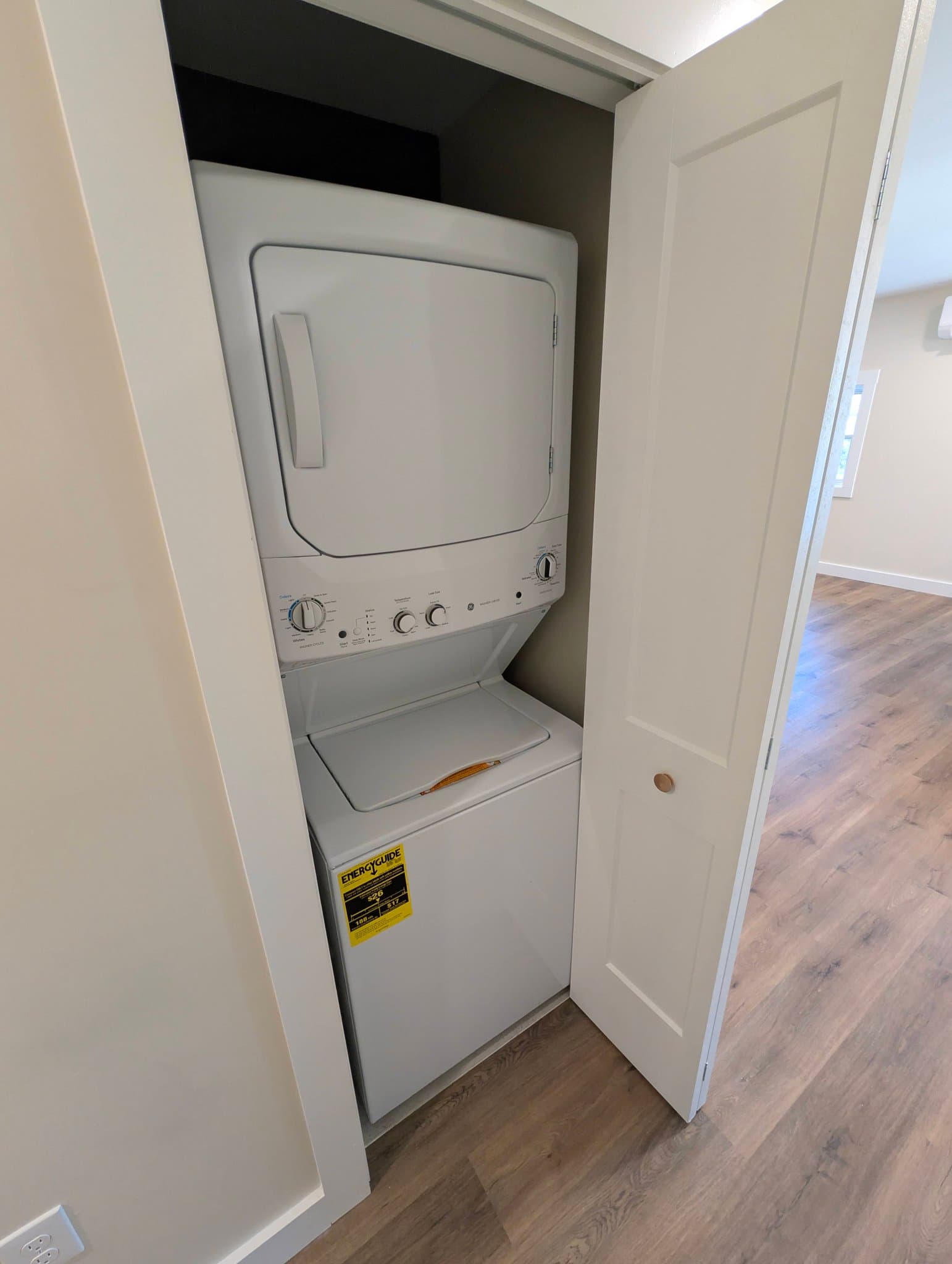 Pelham Apartment: 39 Dutton Rd