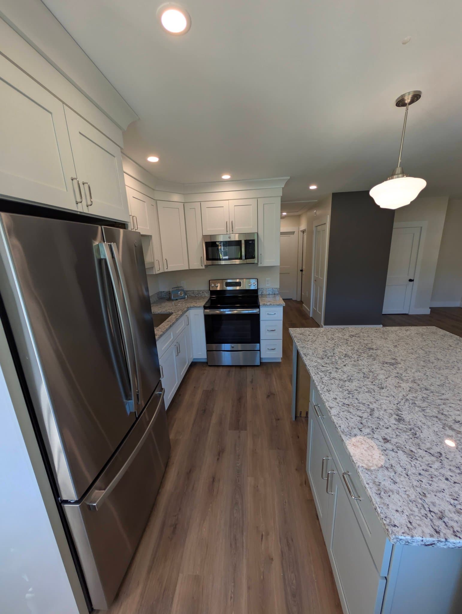 Pelham Apartment: 39 Dutton Rd