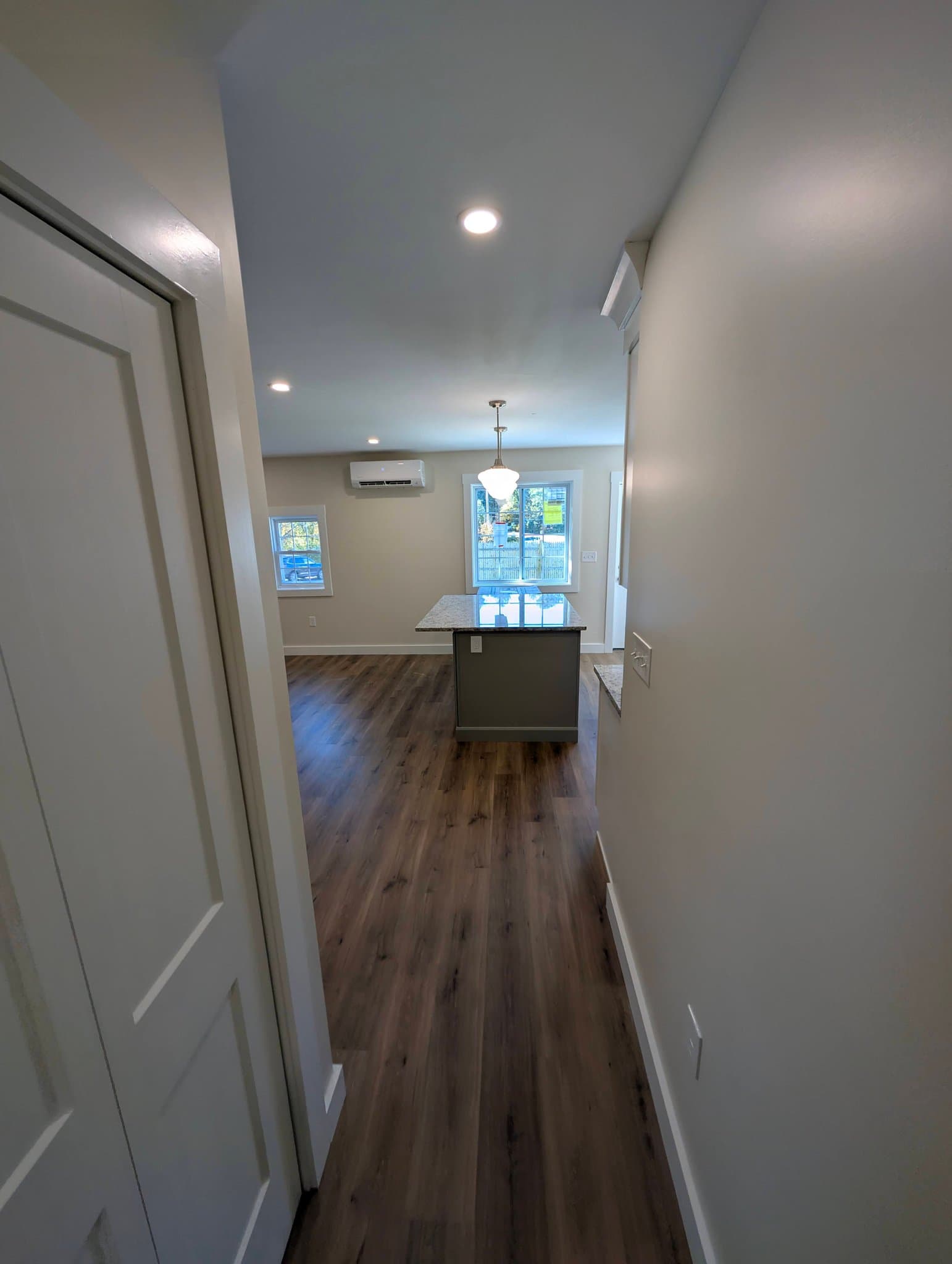 Pelham Apartment: 39 Dutton Rd