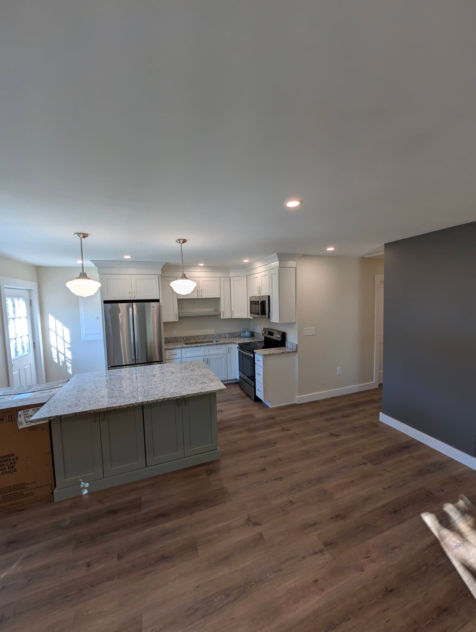 Pelham Apartment: 39 Dutton Rd