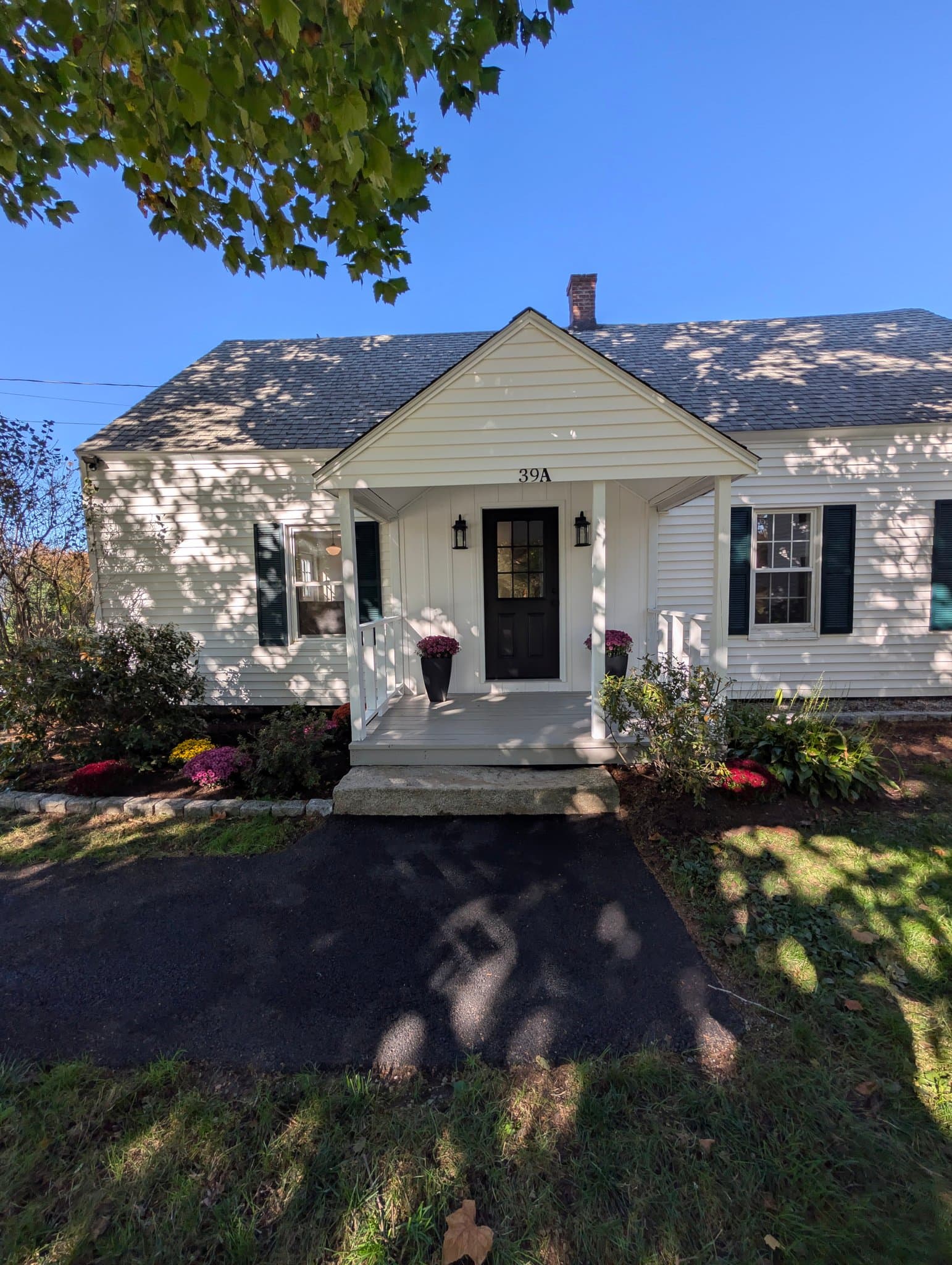 Pelham Apartment: 39 Dutton Rd