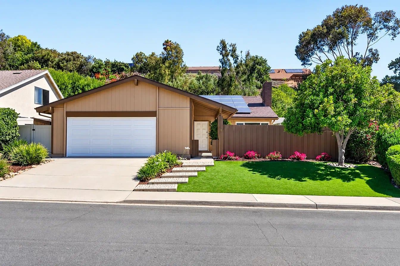 San Diego House: 11242 Capilla Rd