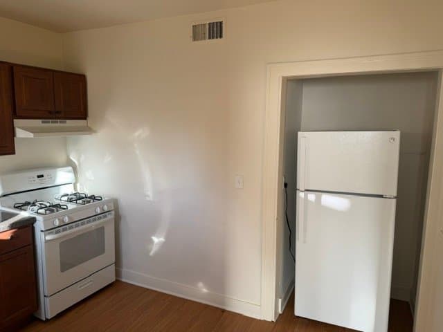 Chicago Apartment: 7250 Hamilton