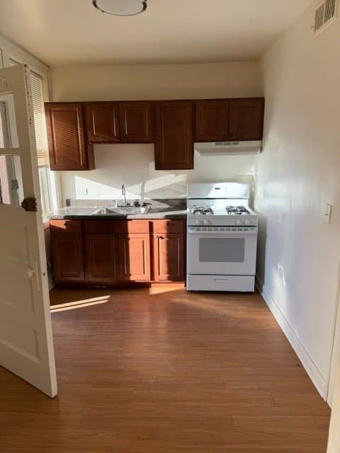 Chicago Apartment: 7250 Hamilton