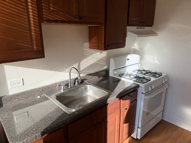 Chicago Apartment: 7250 Hamilton