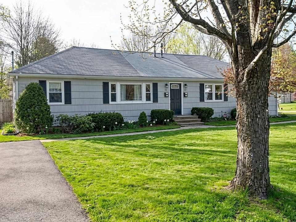 Yarmouth Townhome: 81 Hillside St