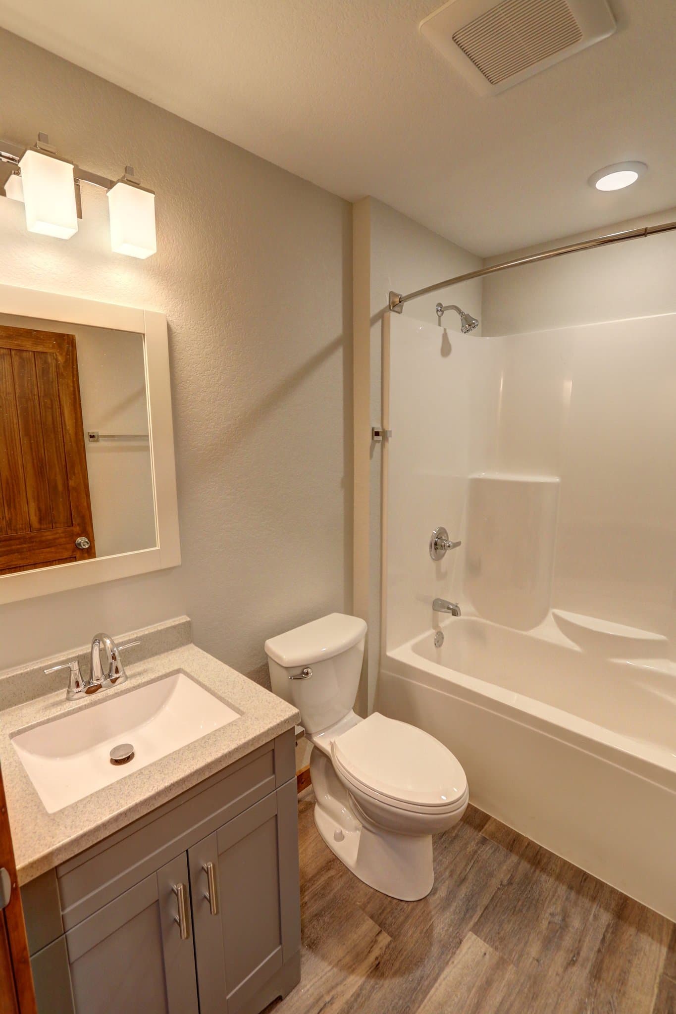 Hayward House: 15572 Pine Point Drive