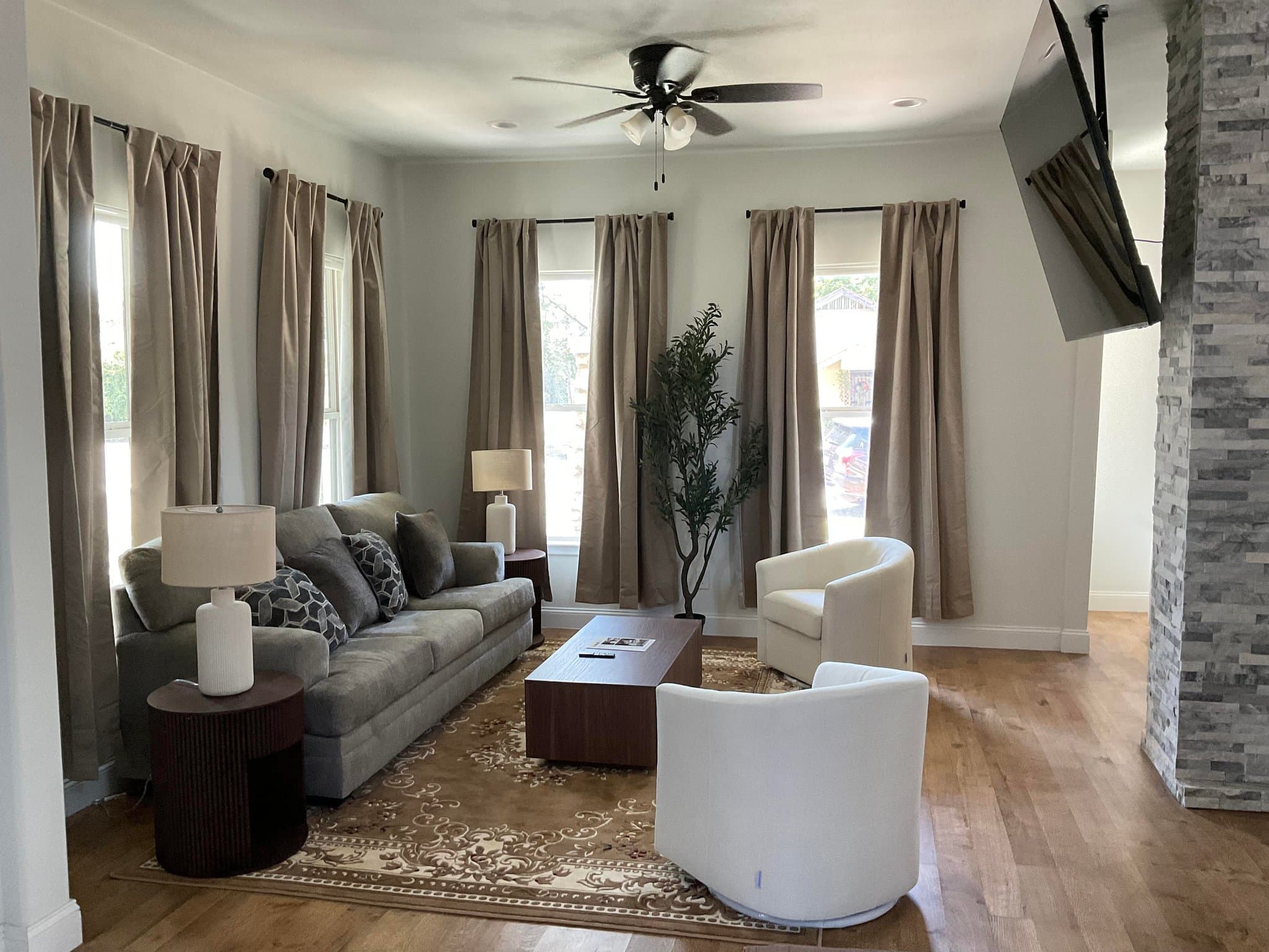 San Antonio House: 915 S Gevers St