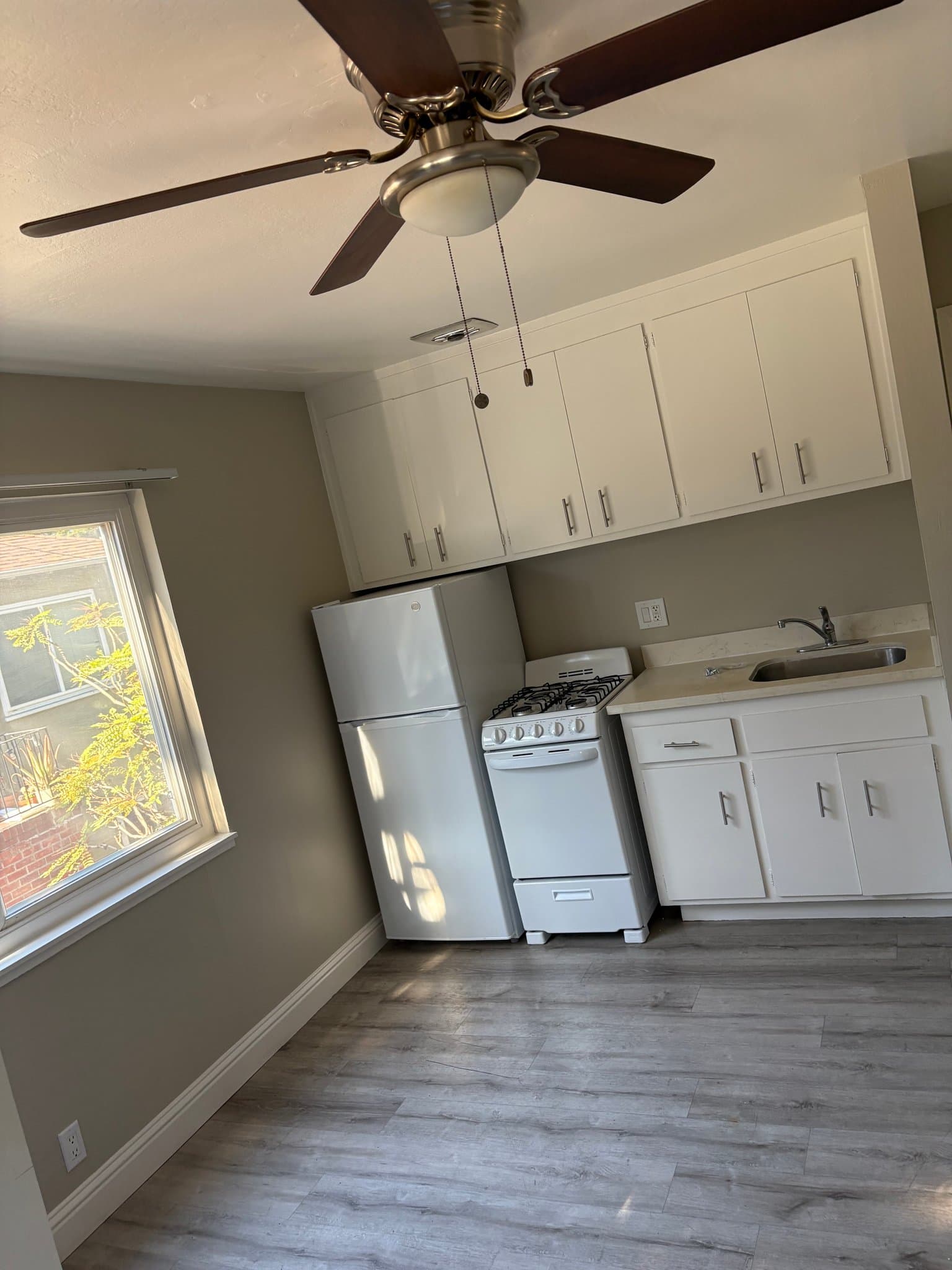 Oakland Apartment: 5499 Claremont Avenue