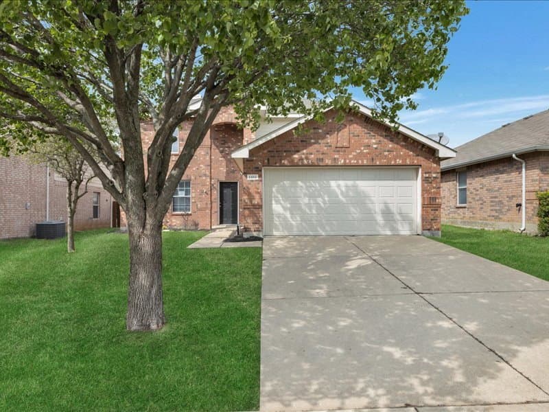 Princeton House: 1106 Caroline Dr