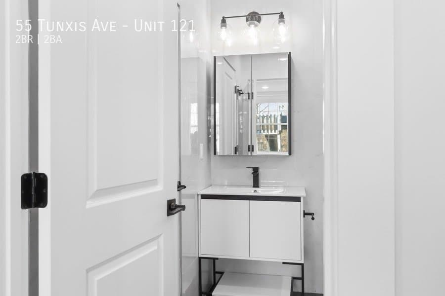 Bloomfield Apartment: 55 Tunxis Ave