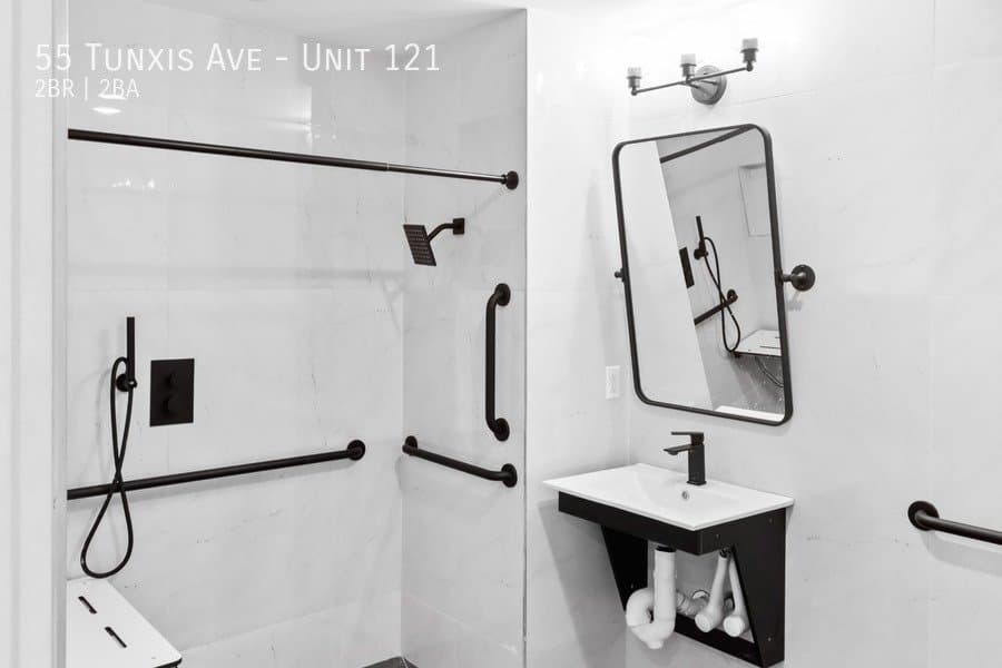 Bloomfield Apartment: 55 Tunxis Ave