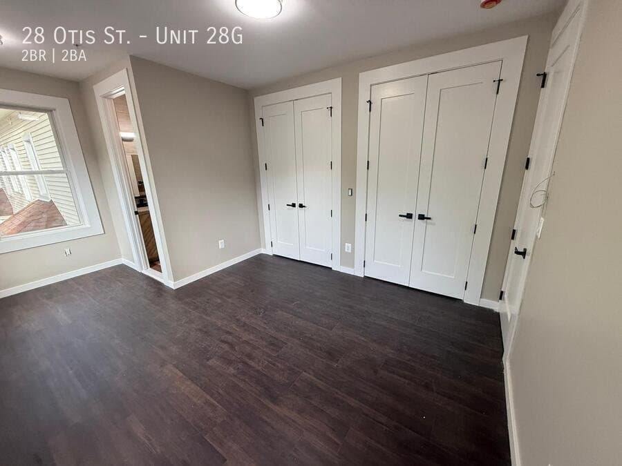 Manchester Apartment: 28 Otis St.