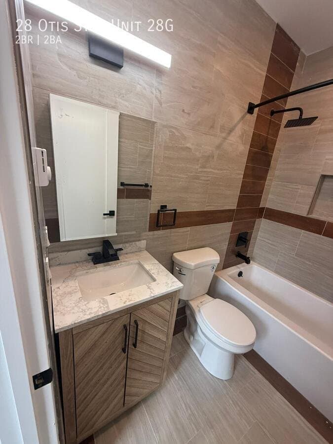 Manchester Apartment: 28 Otis St.