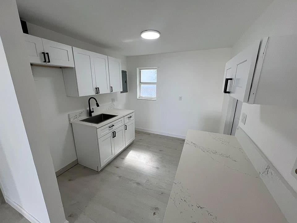 West Palm Beach House: 700 6th St