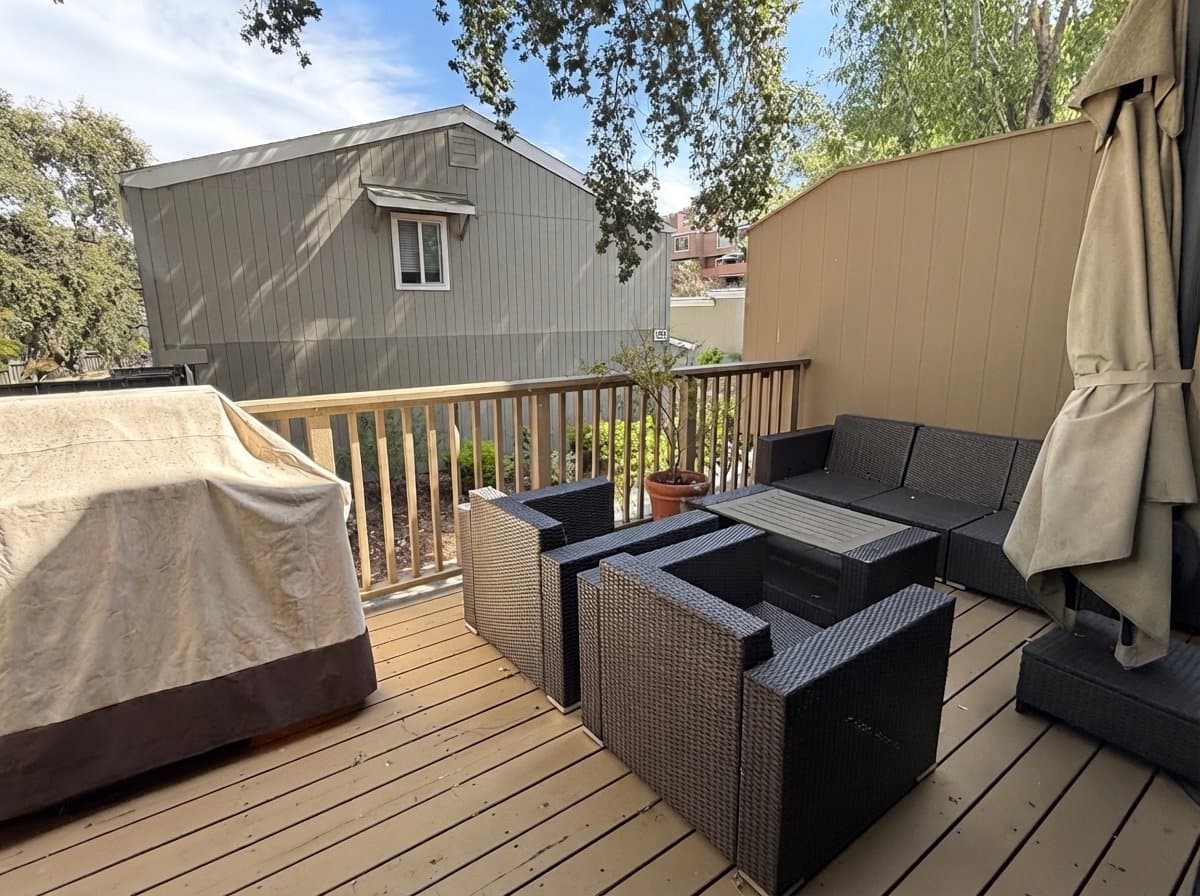 Novato Townhome: 10 Park Crest Ct