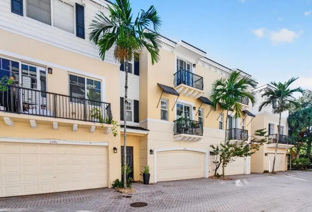 Boca Raton Townhome: 3793 Northwest 5th Terrace