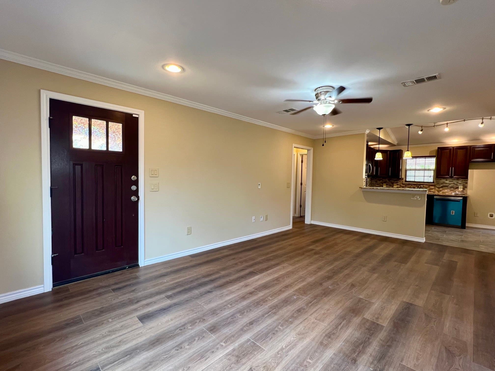 Dallas House: 10815 Hermosa Dr