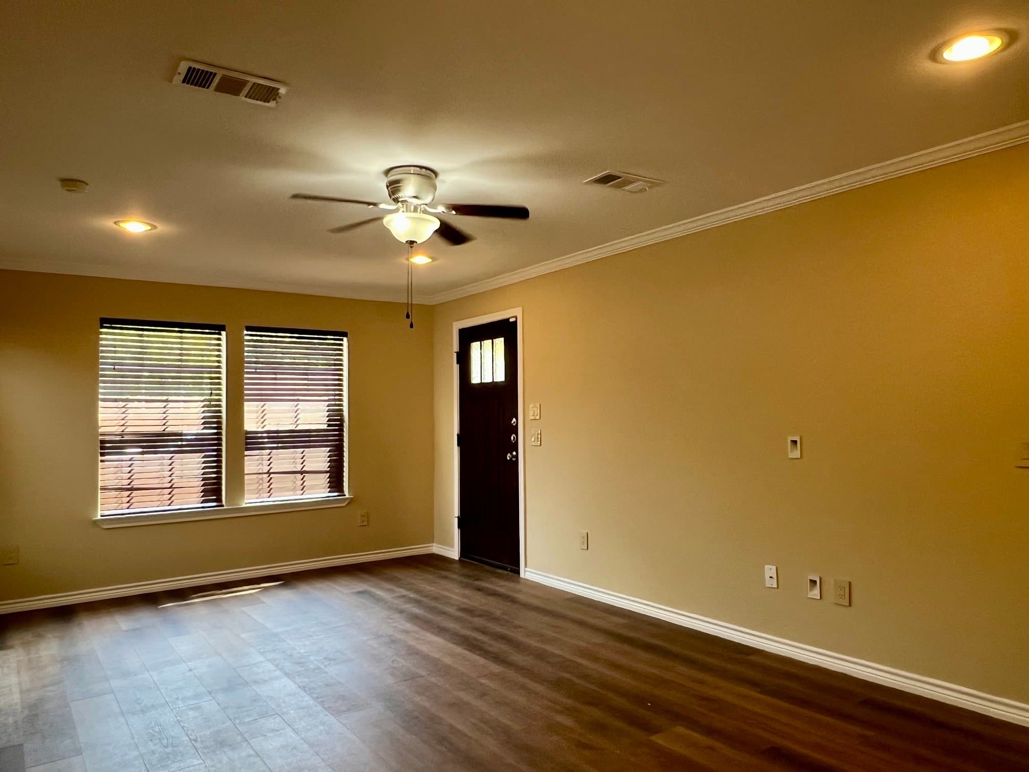 Dallas House: 10815 Hermosa Dr