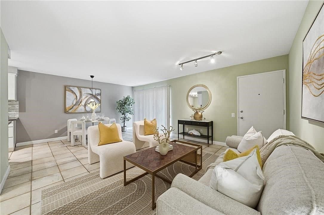 Santa Monica Condo: 2311 4th St, Santa Monica, CA 90405
